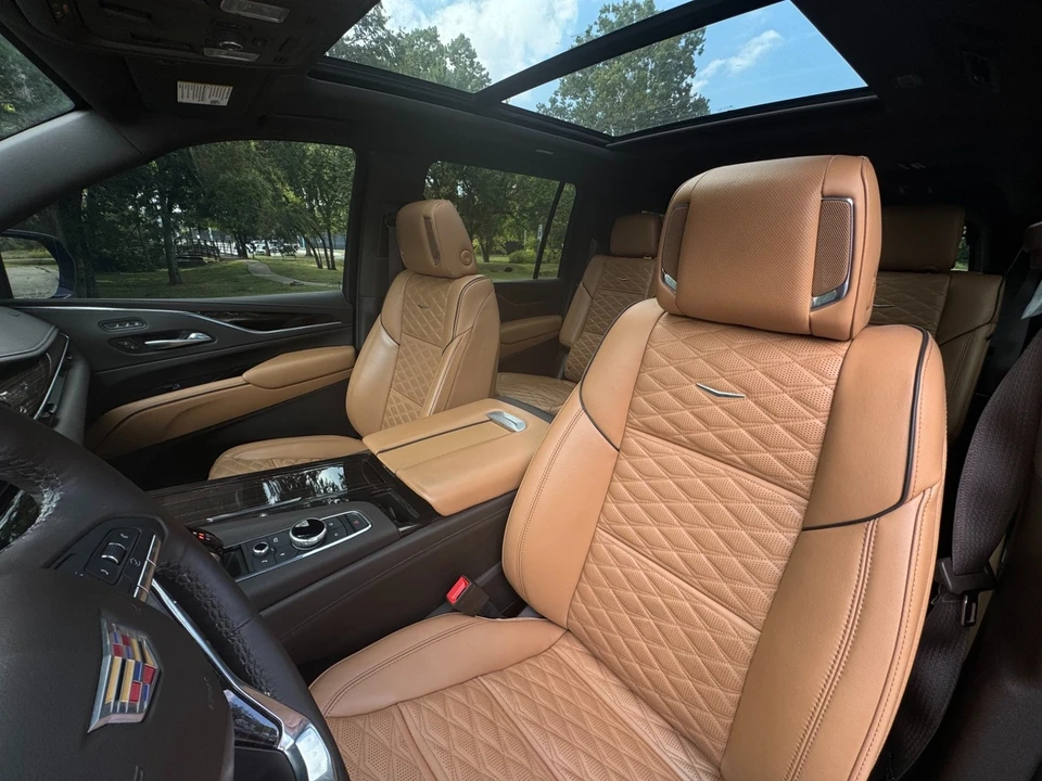 2023 Cadillac Escalade 5th Gen - Image 11 of 12
