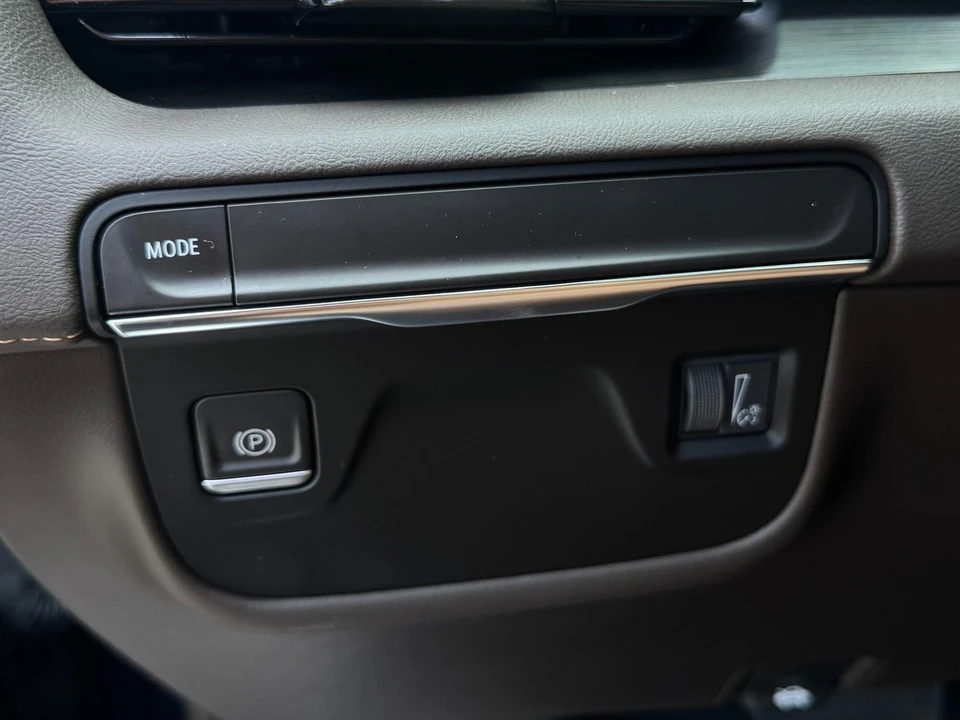 2023 Cadillac Escalade 5th Gen - Image 17 of 21