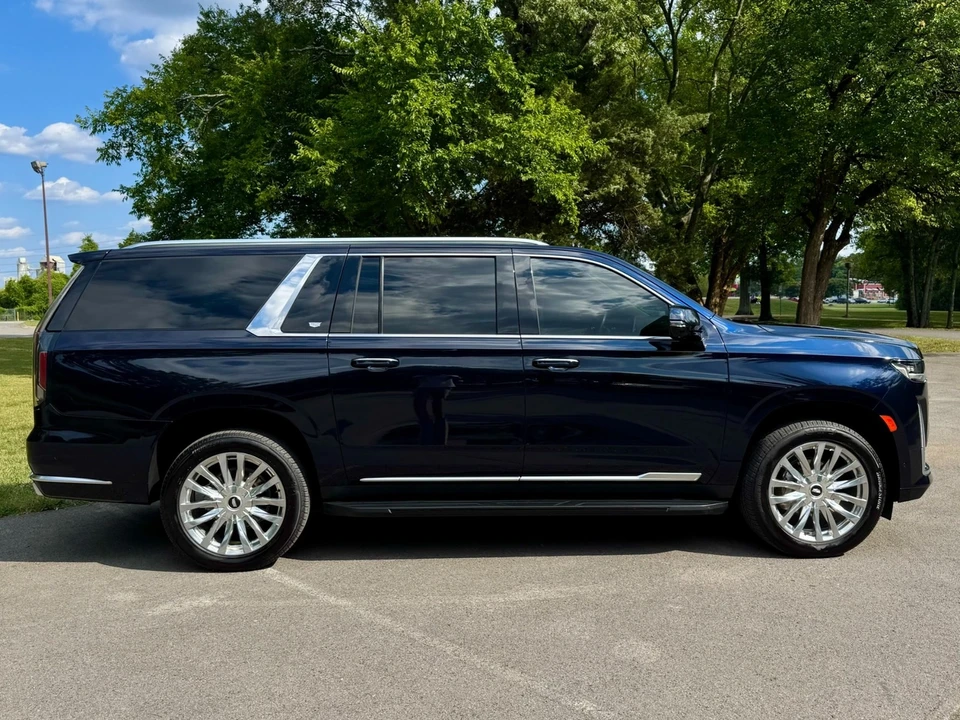 2023 Cadillac Escalade 5th Gen - Image 7 of 12