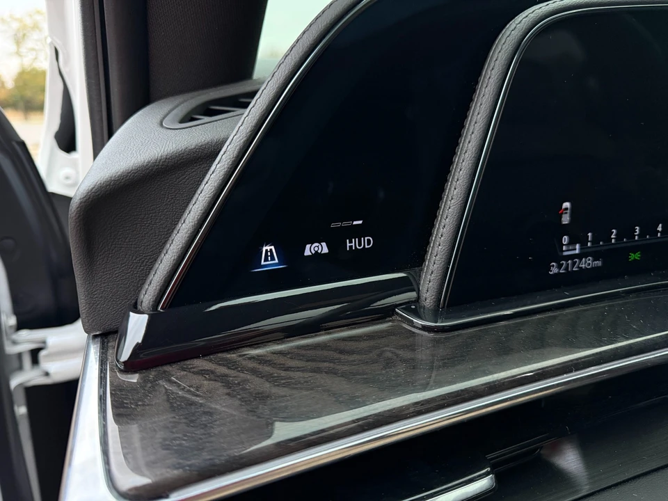 2023 Cadillac Escalade 5th Gen - Image 10 of 12