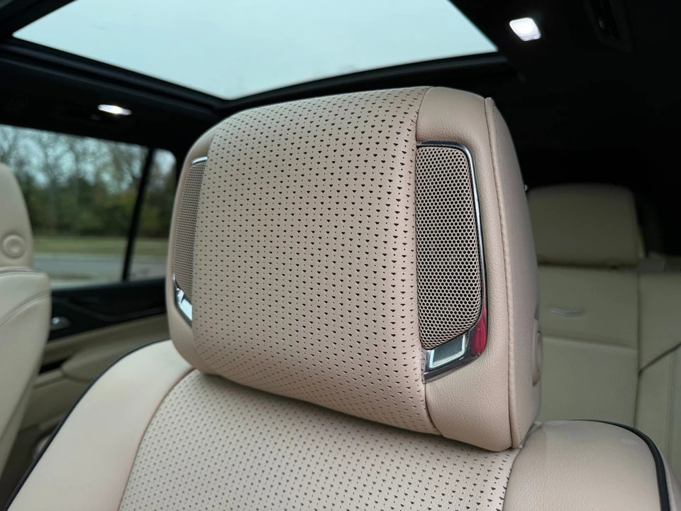 2023 Cadillac Escalade 5th Gen - Image 15 of 21