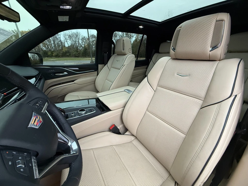 2023 Cadillac Escalade 5th Gen - Image 17 of 21