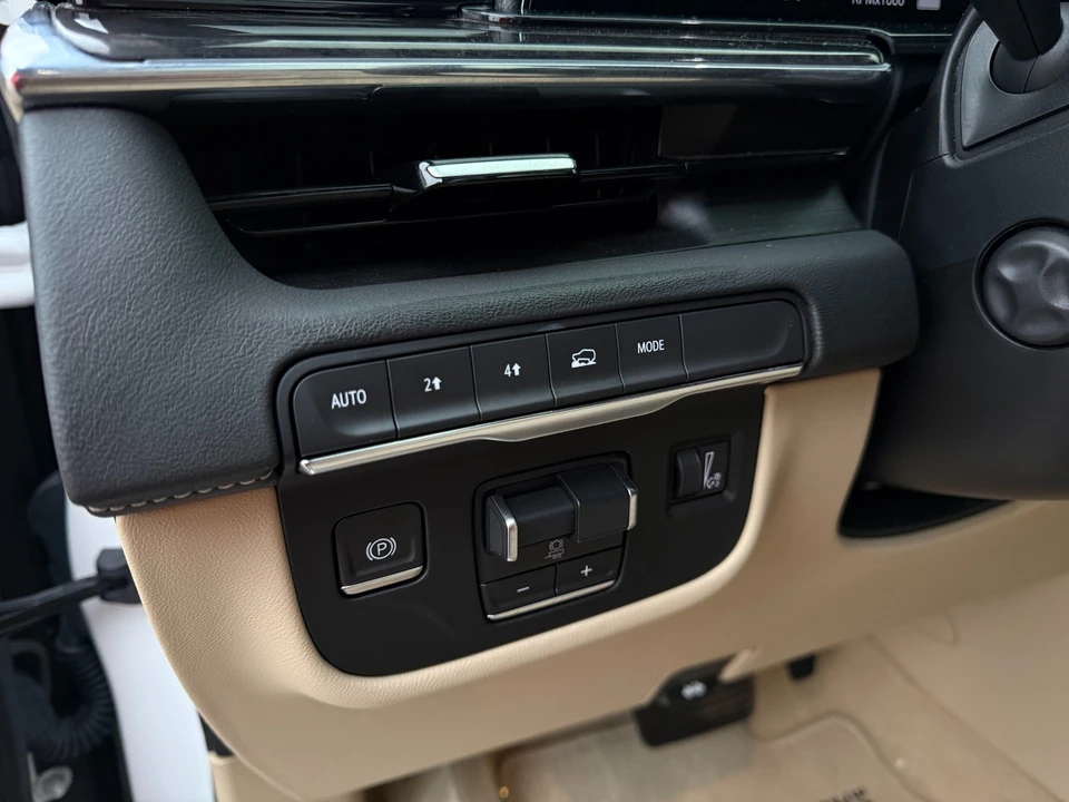 2023 Cadillac Escalade 5th Gen - Image 9 of 12