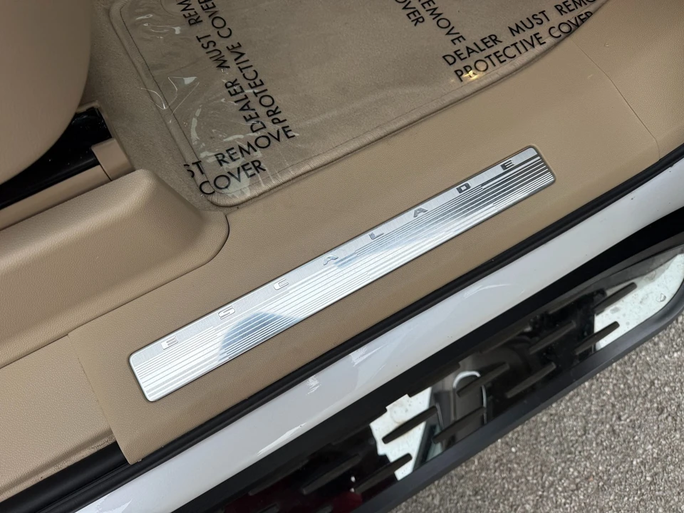 2023 Cadillac Escalade 5th Gen - Image 19 of 21