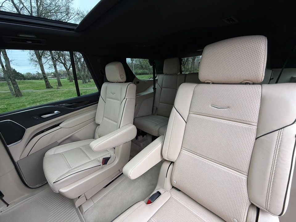 2023 Cadillac Escalade 5th Gen - Image 19 of 21