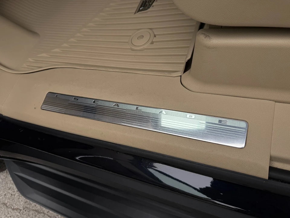 2023 Cadillac Escalade 5th Gen - Image 14 of 21
