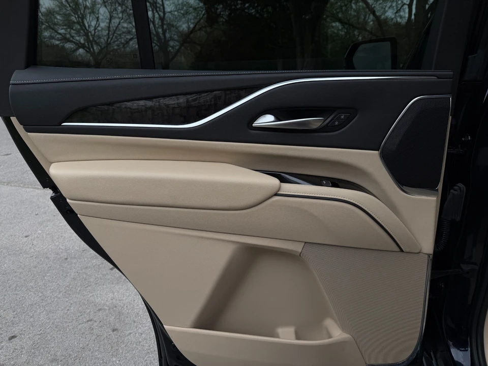 2023 Cadillac Escalade 5th Gen - Image 15 of 21