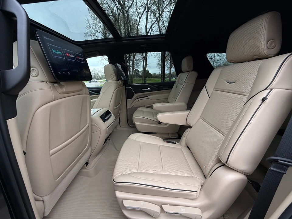 2023 Cadillac Escalade 5th Gen - Image 17 of 21