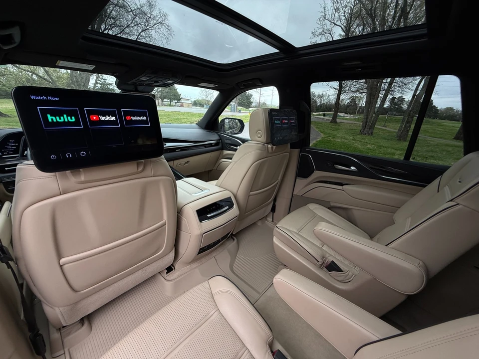 2023 Cadillac Escalade 5th Gen - Image 18 of 21