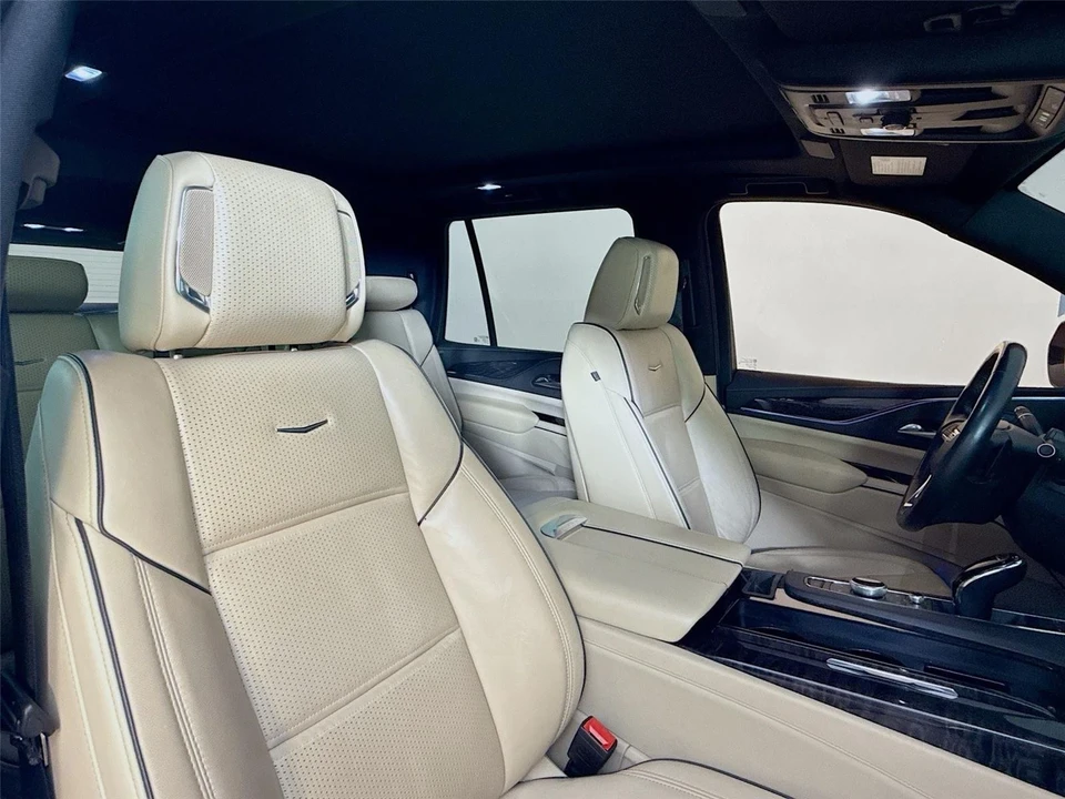 2023 Cadillac Escalade 5th Gen - Image 13 of 14