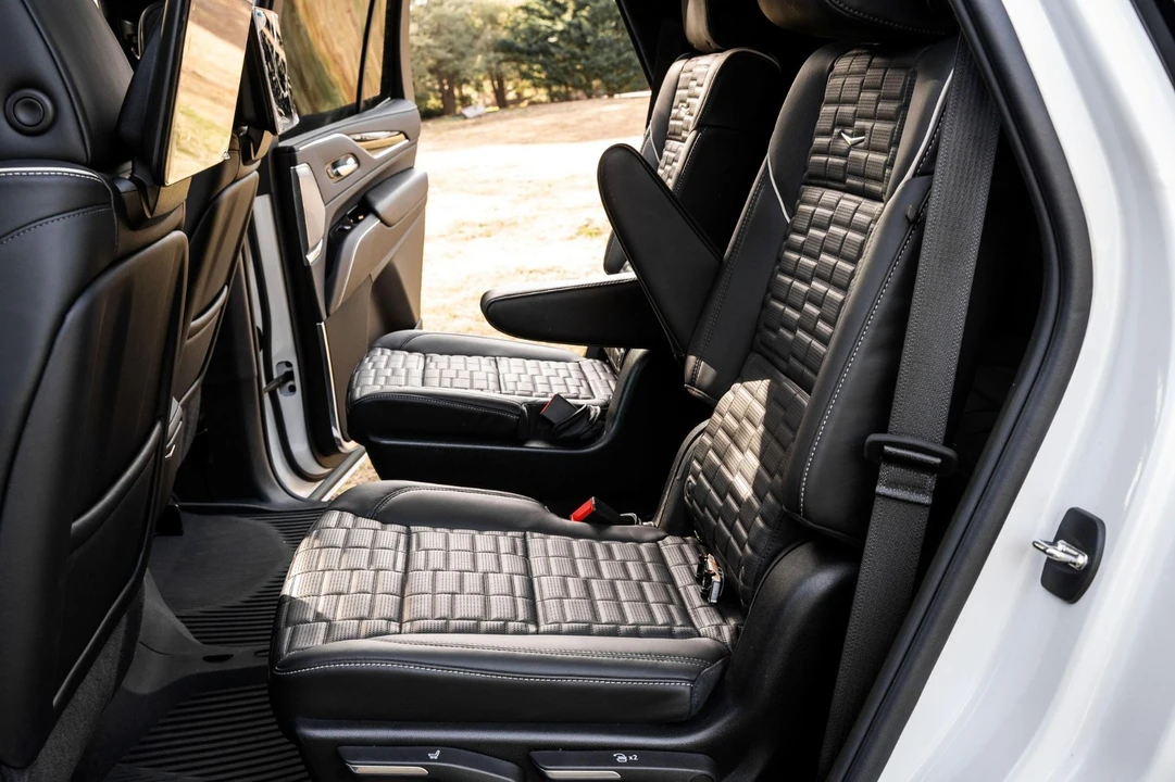 2023 Cadillac Escalade 5th Gen - Image 15 of 19