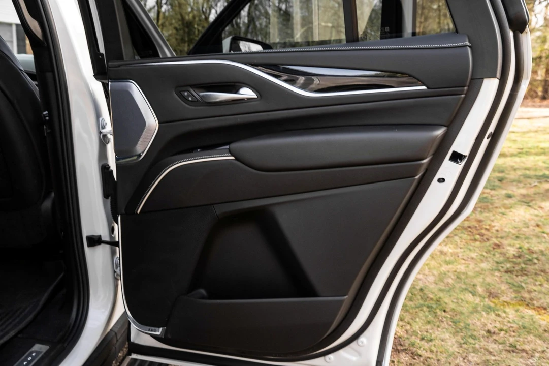 2023 Cadillac Escalade 5th Gen - Image 16 of 19