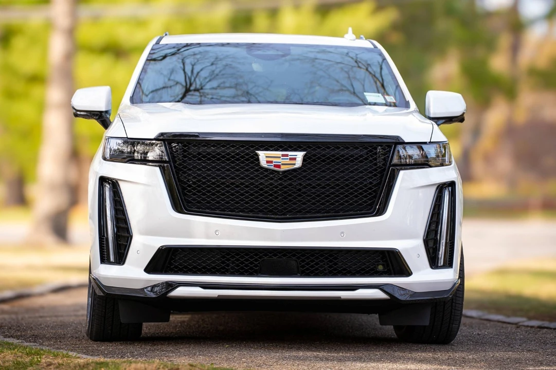 2023 Cadillac Escalade 5th Gen - Image 2 of 19