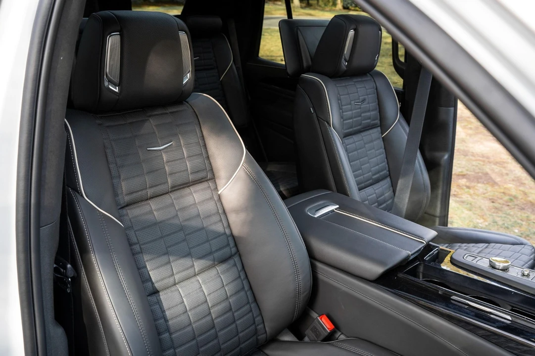 2023 Cadillac Escalade 5th Gen - Image 12 of 19
