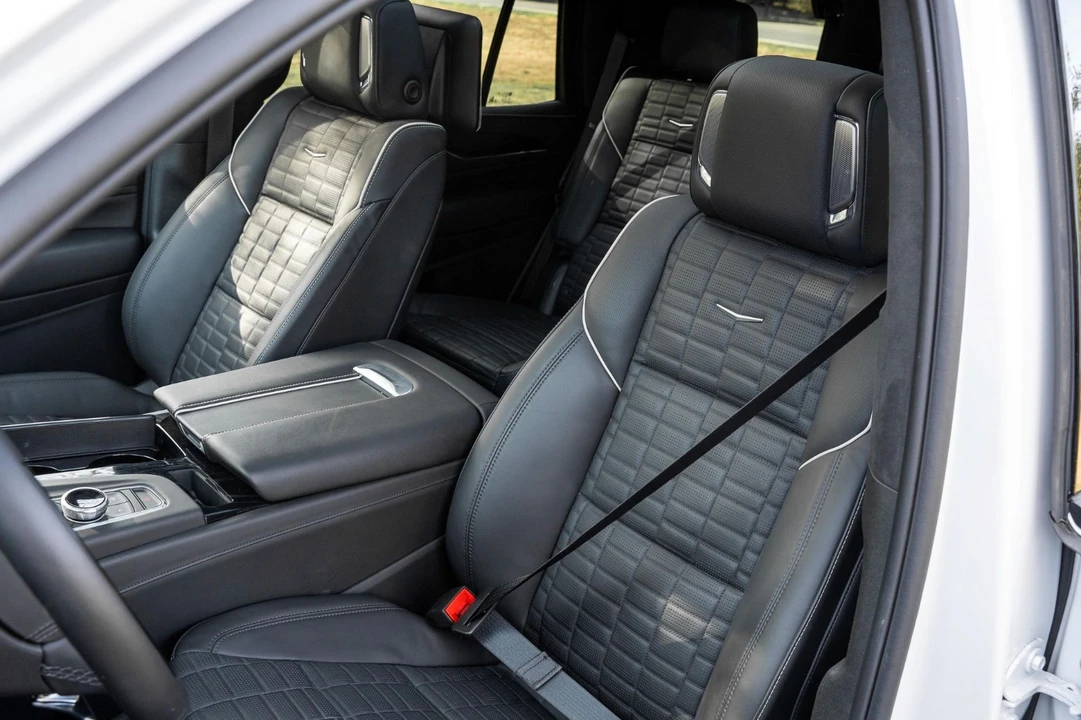 2023 Cadillac Escalade 5th Gen - Image 11 of 19
