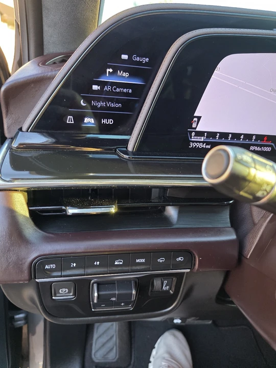 2023 Cadillac Escalade 5th Gen - Image 16 of 20