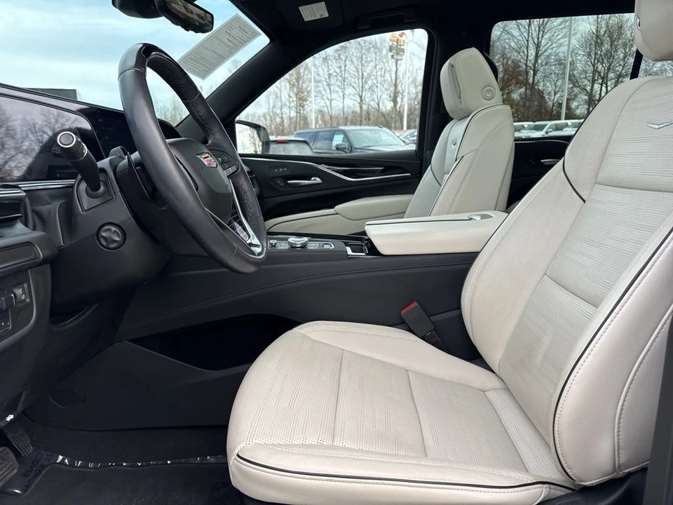 2023 Cadillac Escalade 5th Gen - Image 9 of 12