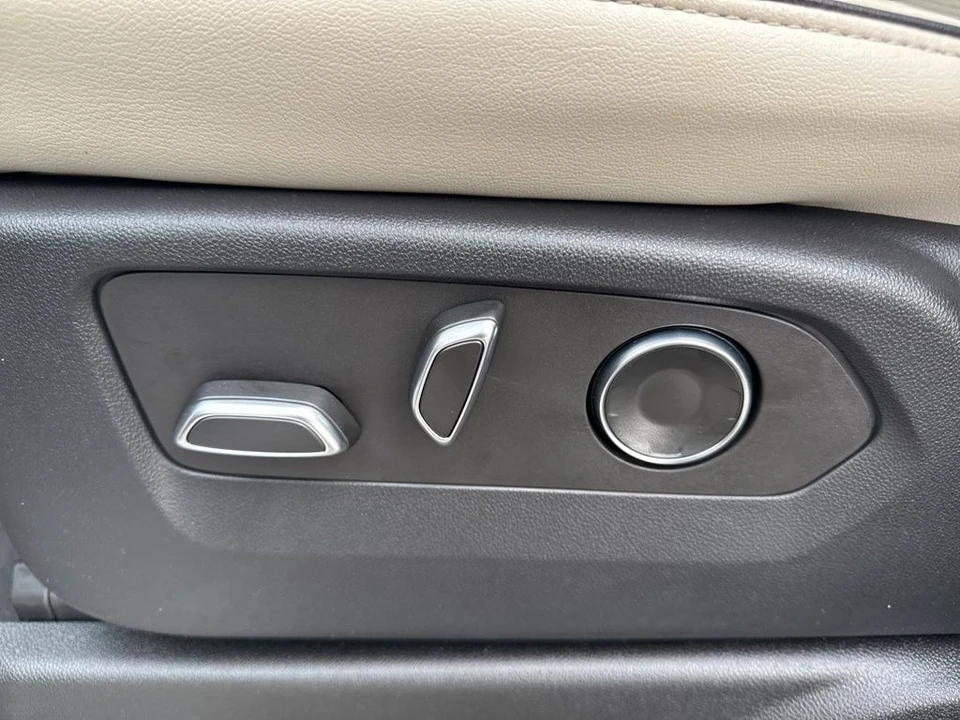 2023 Cadillac Escalade 5th Gen - Image 10 of 12