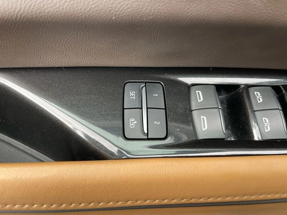 2023 Cadillac Escalade 5th Gen - Image 11 of 12