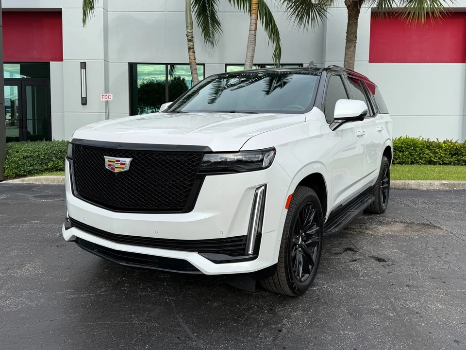 2023 Cadillac Escalade 5th Gen - Image 8 of 21