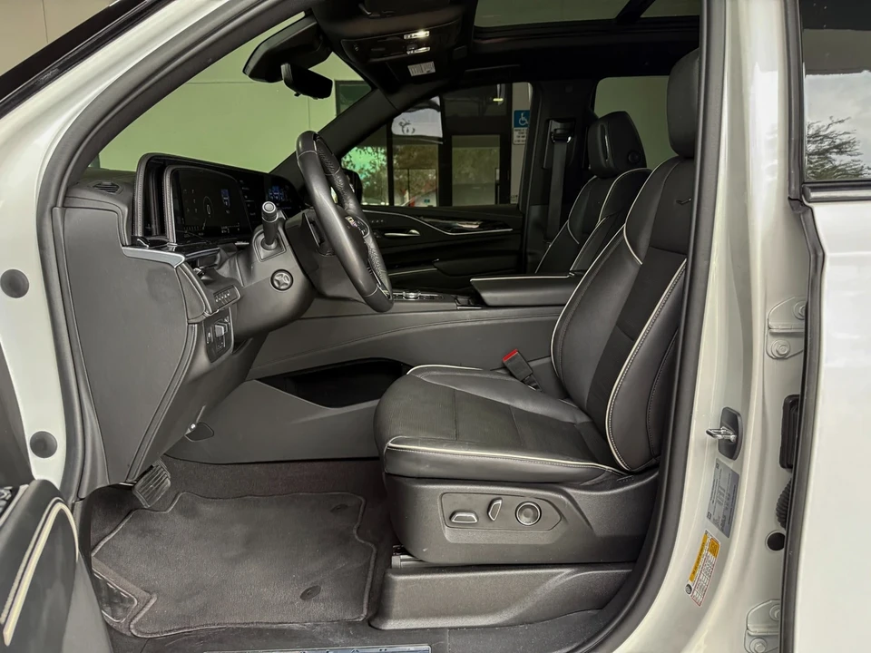 2023 Cadillac Escalade 5th Gen - Image 18 of 21