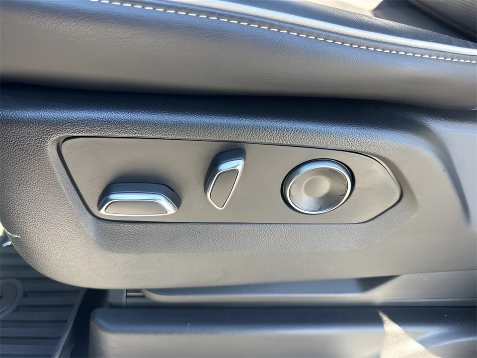 2023 Cadillac Escalade 5th Gen - Image 10 of 12