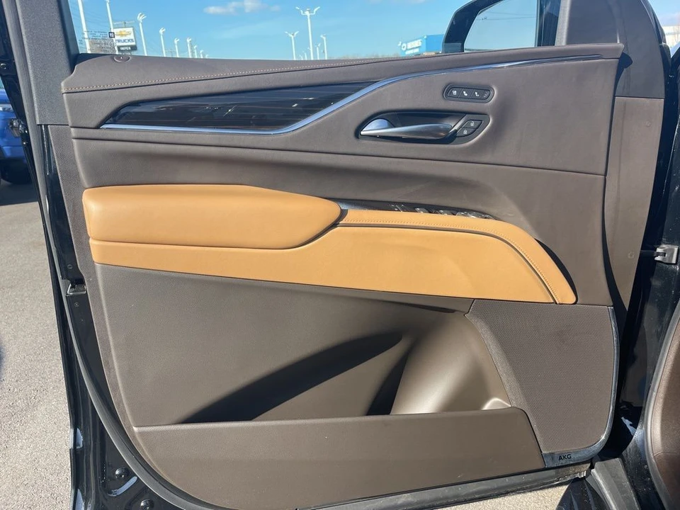 2023 Cadillac Escalade 5th Gen - Image 9 of 12