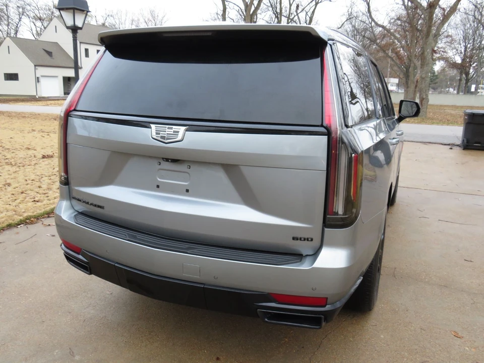 2023 Cadillac Escalade 5th Gen - Image 10 of 12