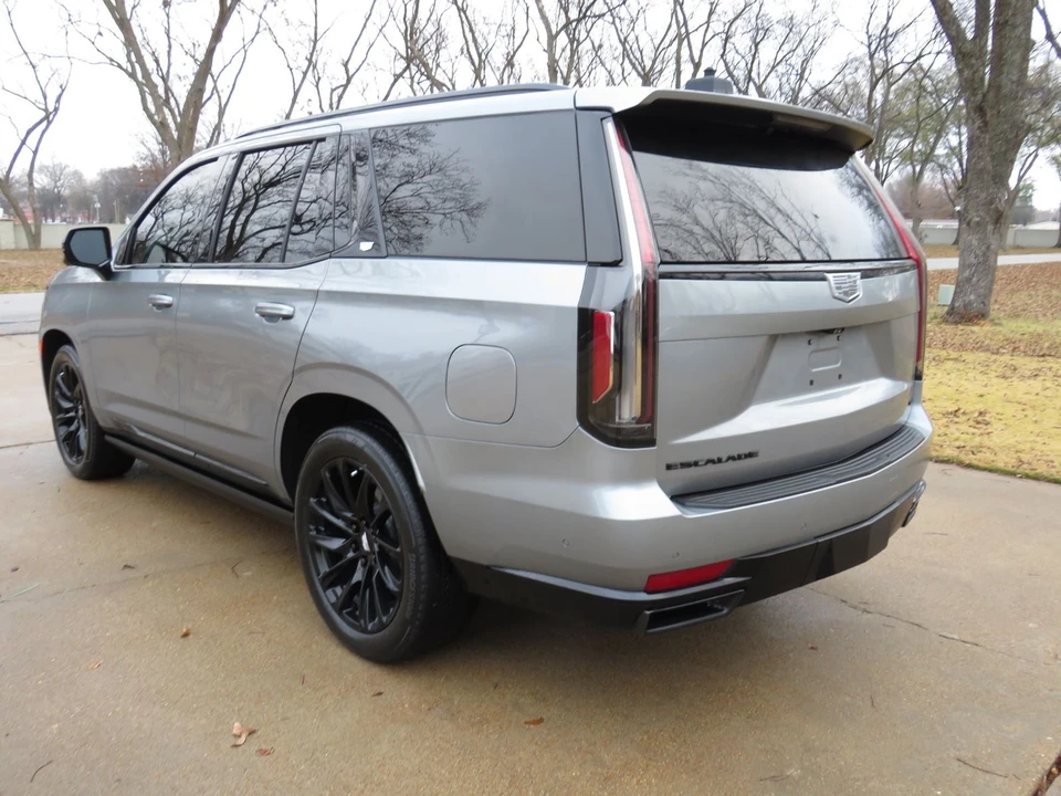 2023 Cadillac Escalade 5th Gen - Image 9 of 12