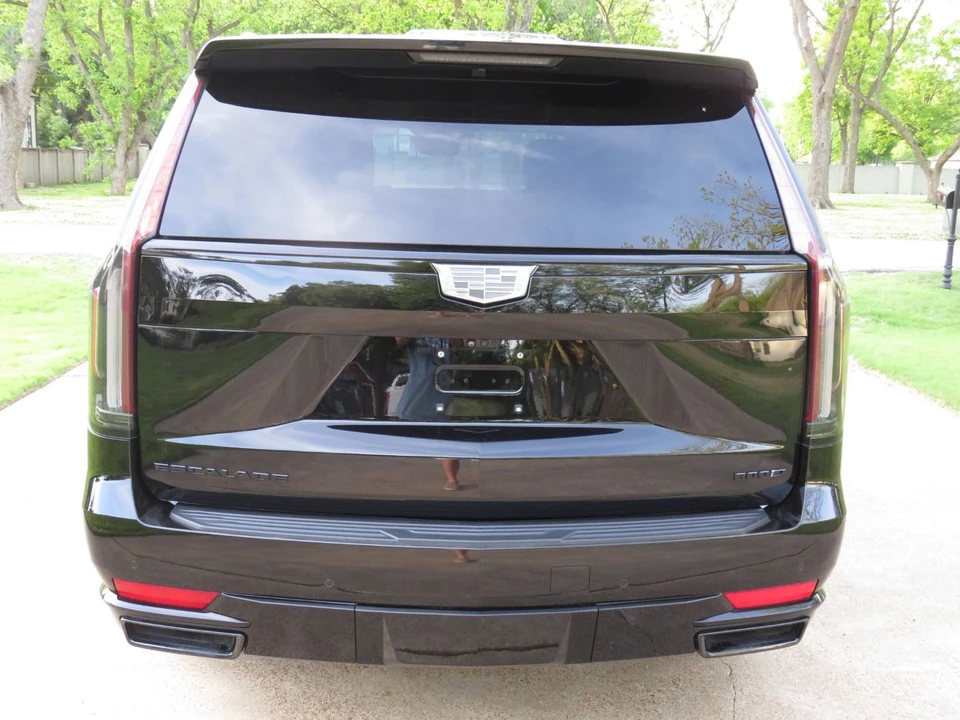 2023 Cadillac Escalade 5th Gen - Image 8 of 12