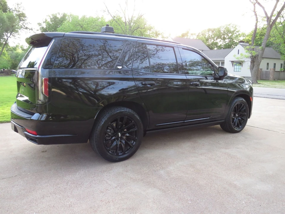 2023 Cadillac Escalade 5th Gen - Image 10 of 12