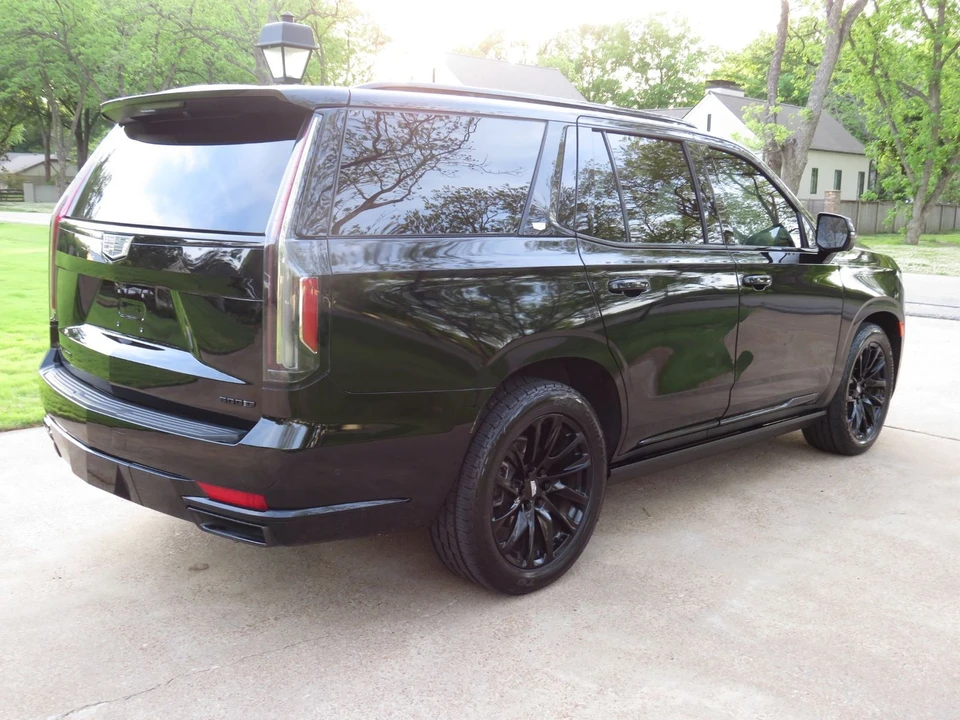2023 Cadillac Escalade 5th Gen - Image 9 of 12
