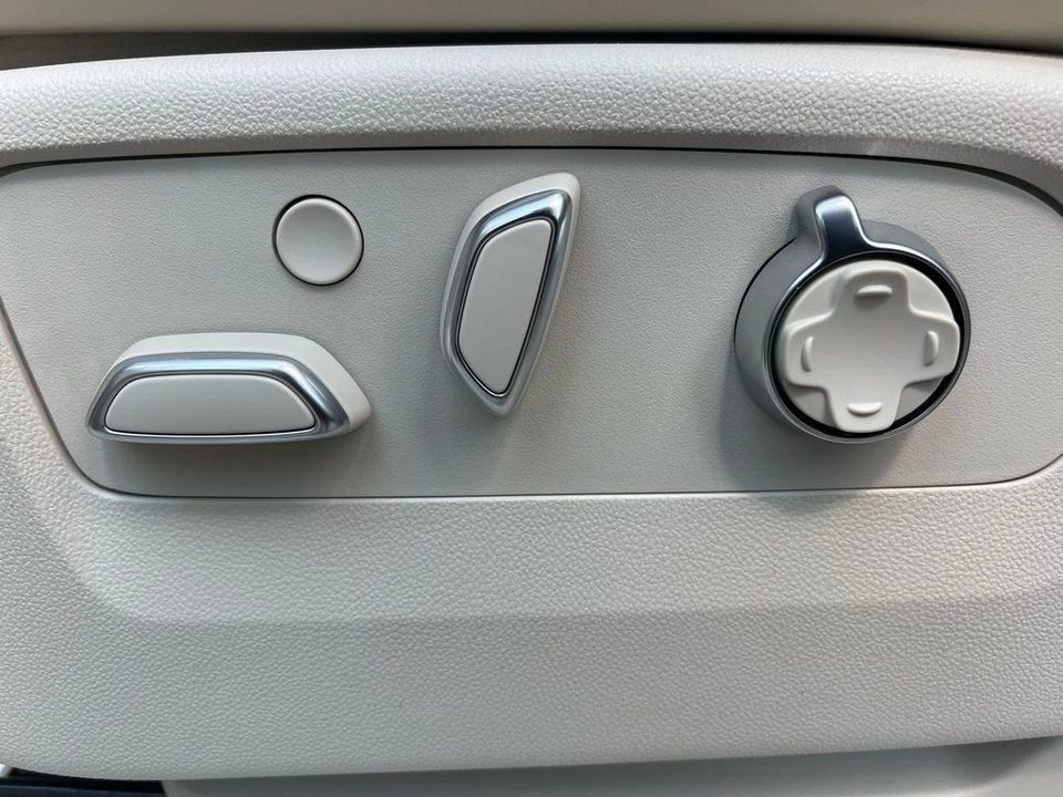 2023 Cadillac Escalade 5th Gen - Image 10 of 21