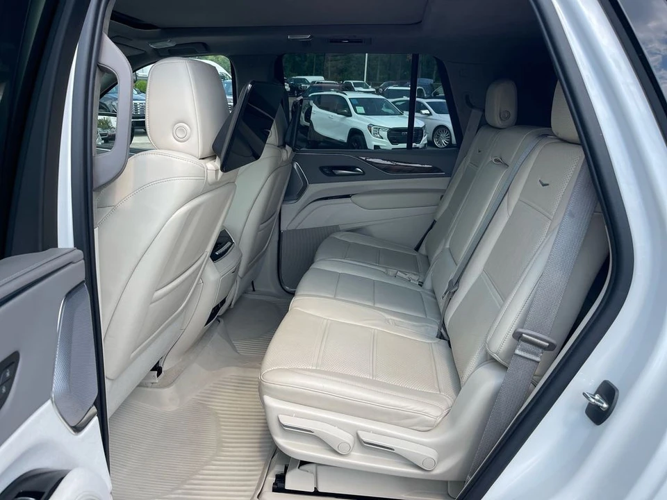 2023 Cadillac Escalade 5th Gen - Image 13 of 21