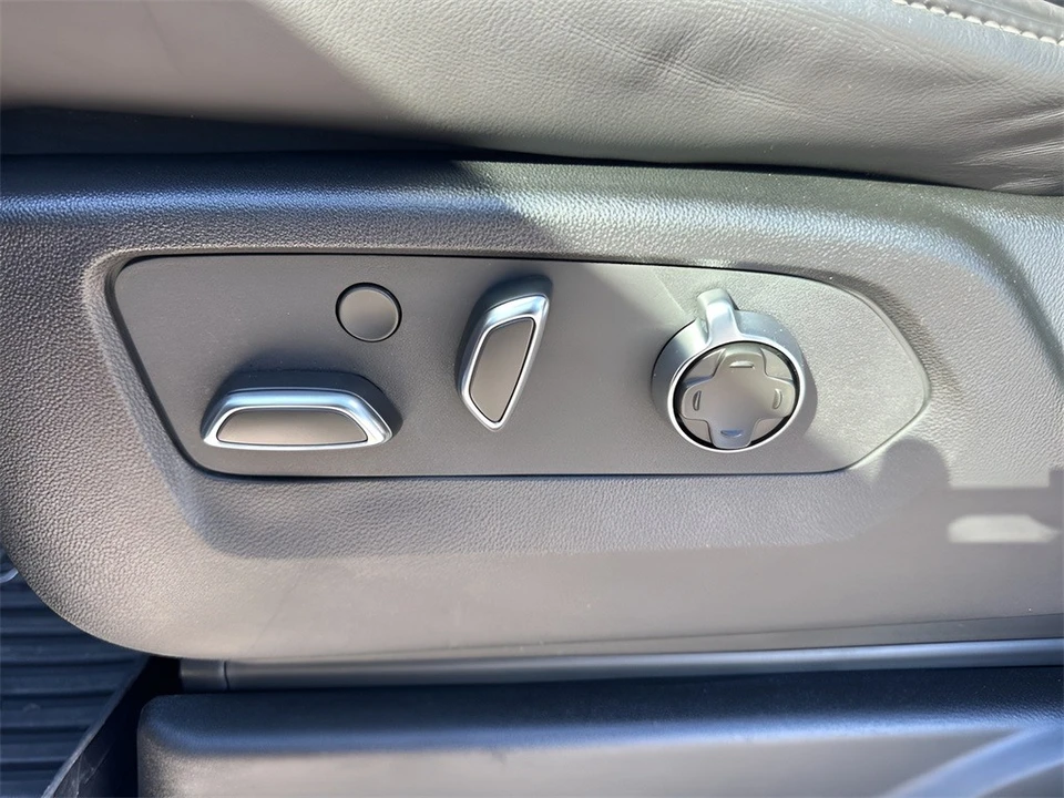 2023 Cadillac Escalade 5th Gen - Image 10 of 12