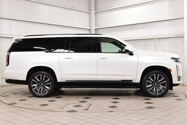 2023 Cadillac Escalade 5th Gen - Image 9 of 12