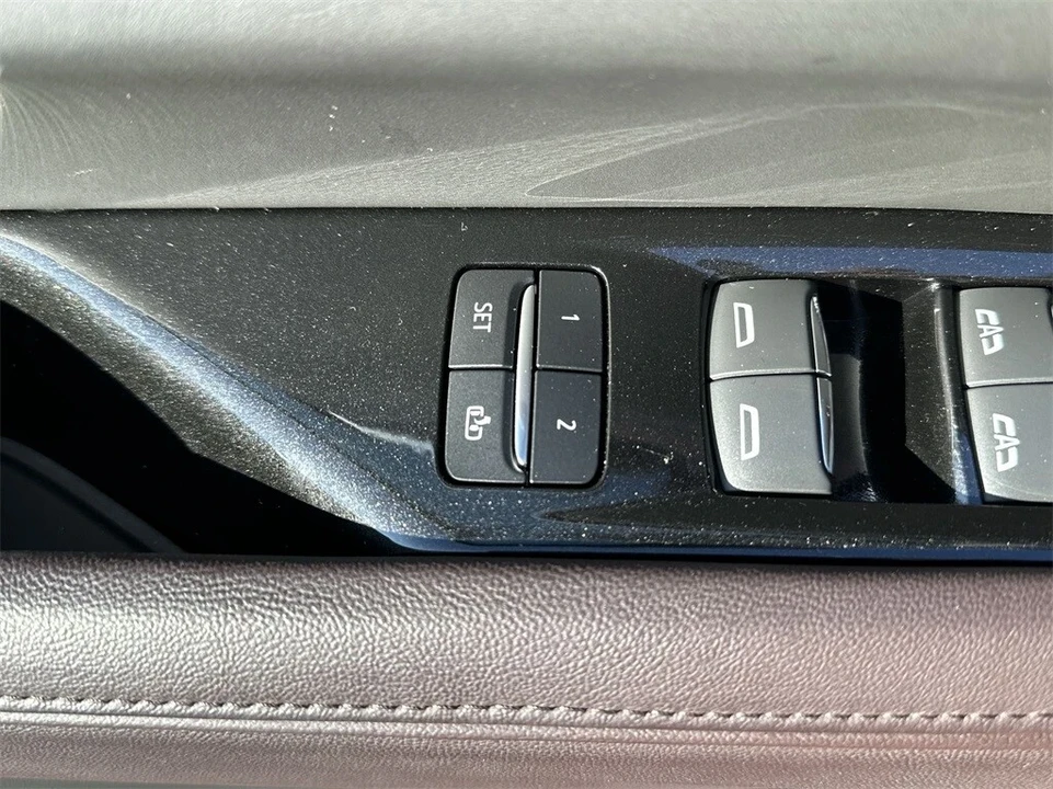 2023 Cadillac Escalade 5th Gen - Image 11 of 12