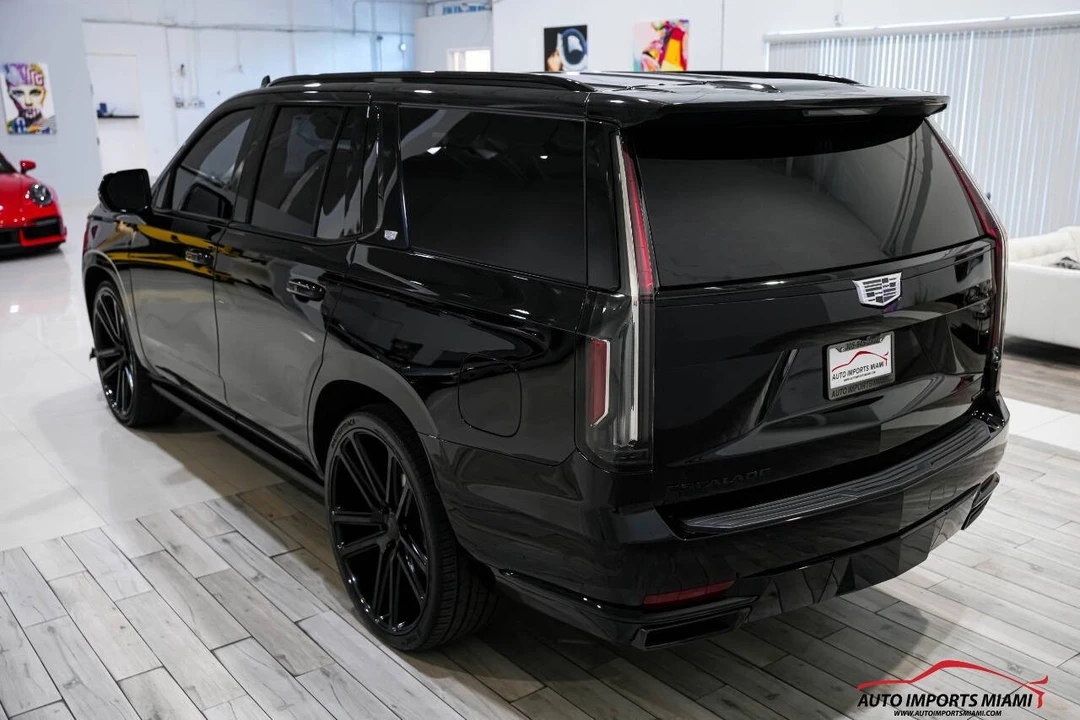 2023 Cadillac Escalade 5th Gen - Image 19 of 21