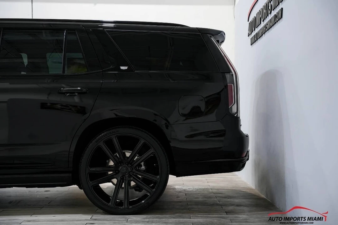 2023 Cadillac Escalade 5th Gen - Image 17 of 21
