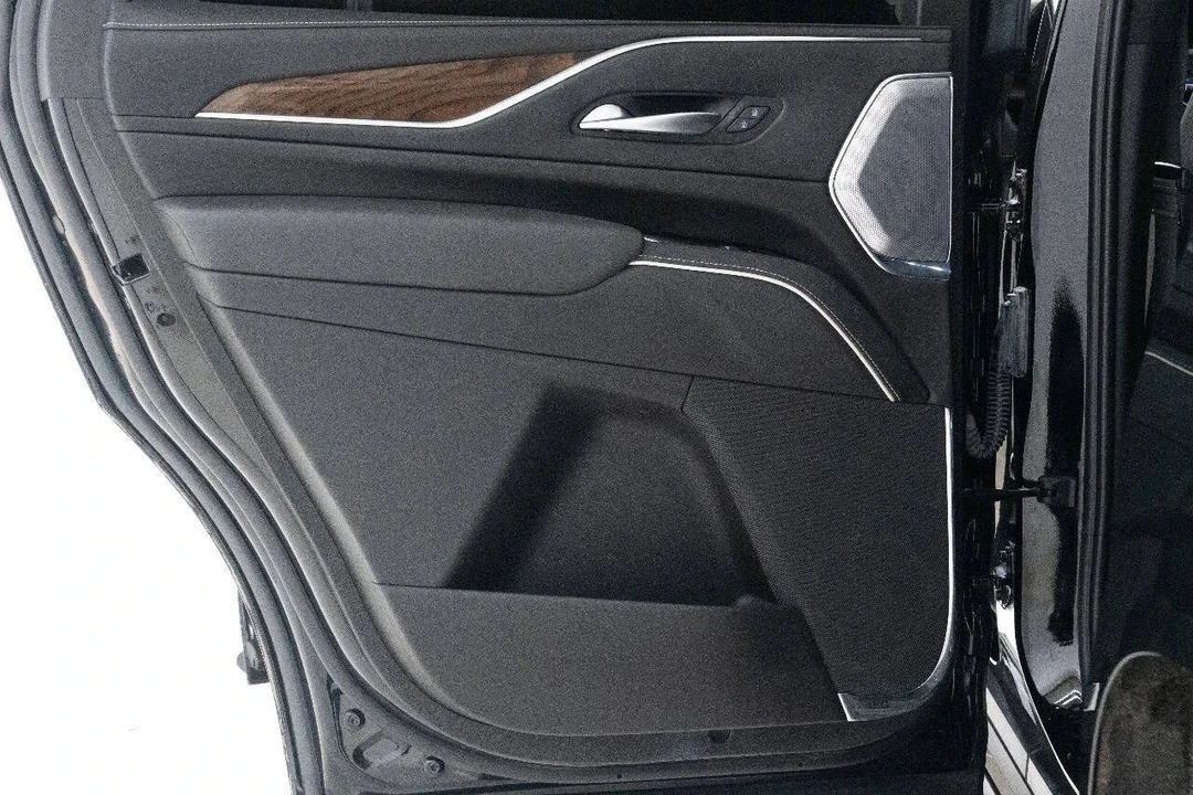 2023 Cadillac Escalade 5th Gen - Image 19 of 21