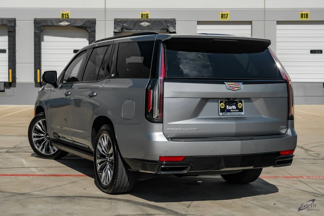 2023 Cadillac Escalade 5th Gen - Image 11 of 12