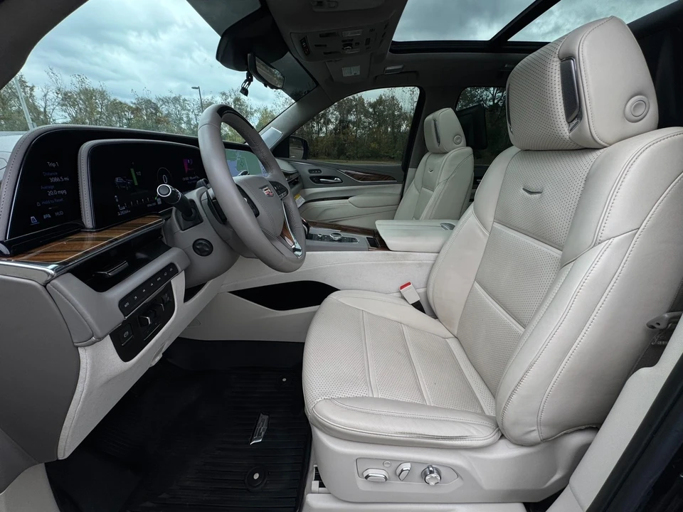 2023 Cadillac Escalade 5th Gen - Image 8 of 12