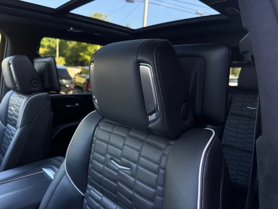 2023 Cadillac Escalade-V 5th Gen - Image 15 of 21