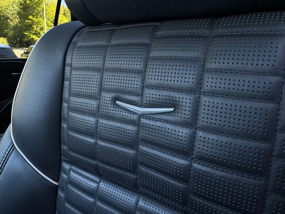 2023 Cadillac Escalade-V 5th Gen - Image 16 of 21