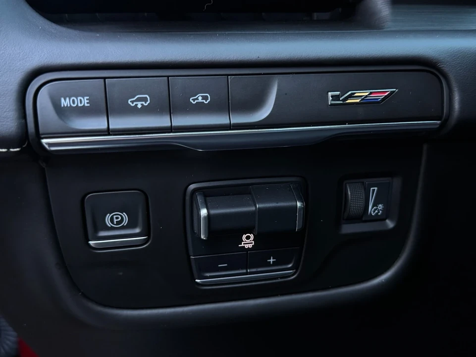 2023 Cadillac Escalade-V 5th Gen - Image 18 of 21