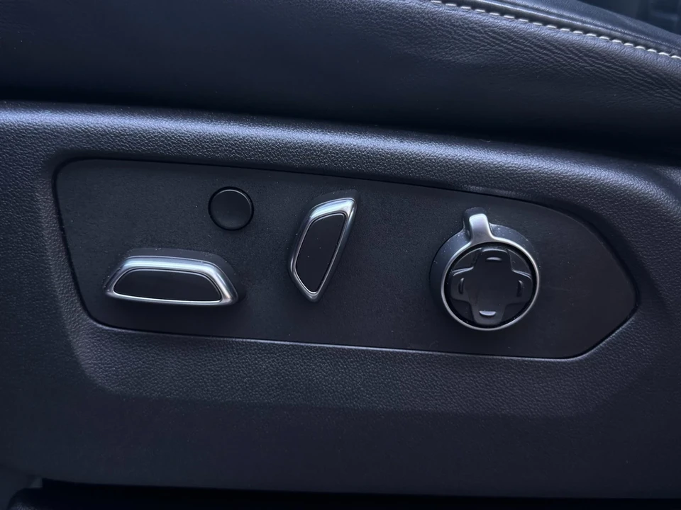 2023 Cadillac Escalade-V 5th Gen - Image 17 of 21