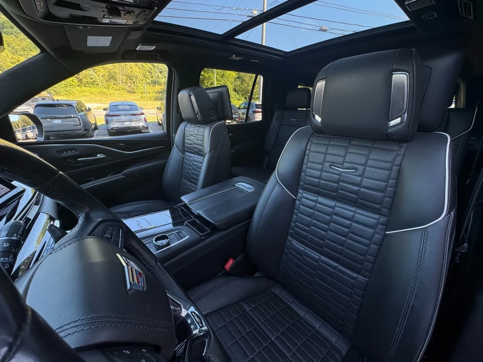 2023 Cadillac Escalade-V 5th Gen - Image 11 of 21