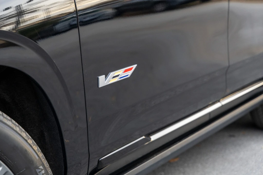 2023 Cadillac Escalade-V 5th Gen - Image 27 of 31