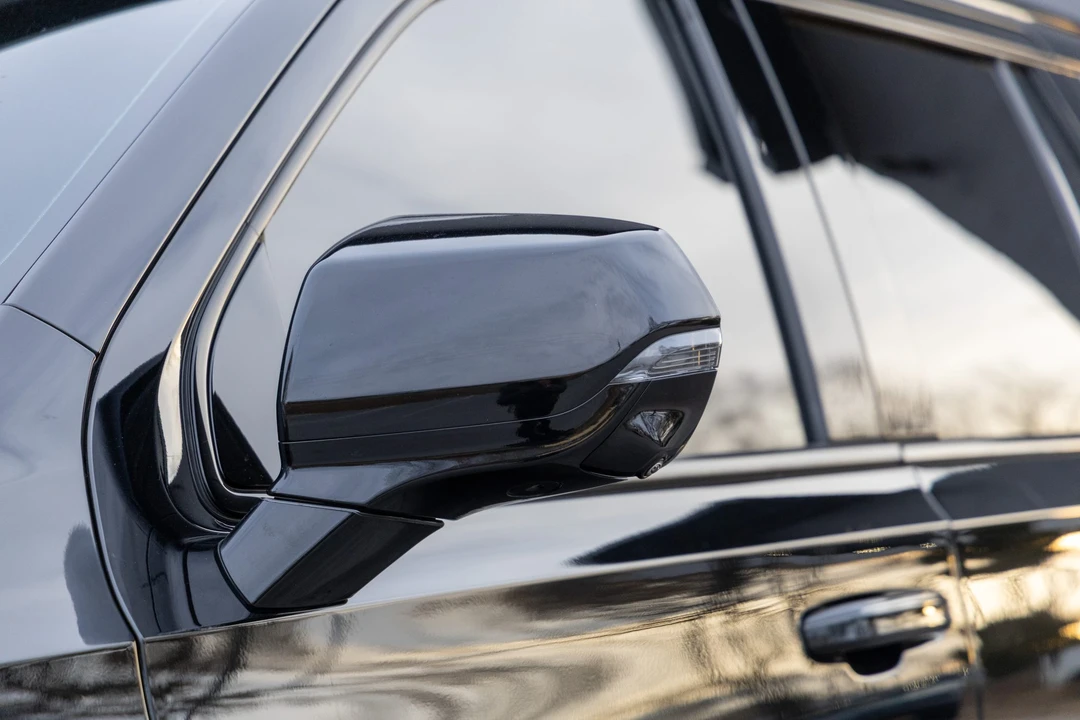 2023 Cadillac Escalade-V 5th Gen - Image 26 of 31