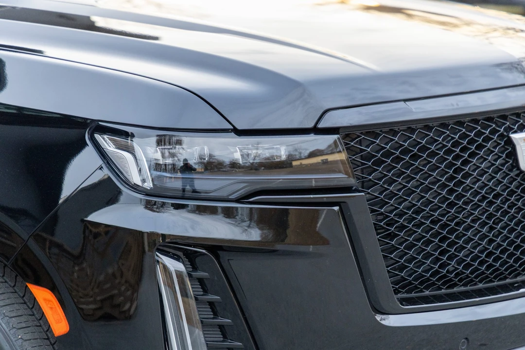 2023 Cadillac Escalade-V 5th Gen - Image 29 of 31